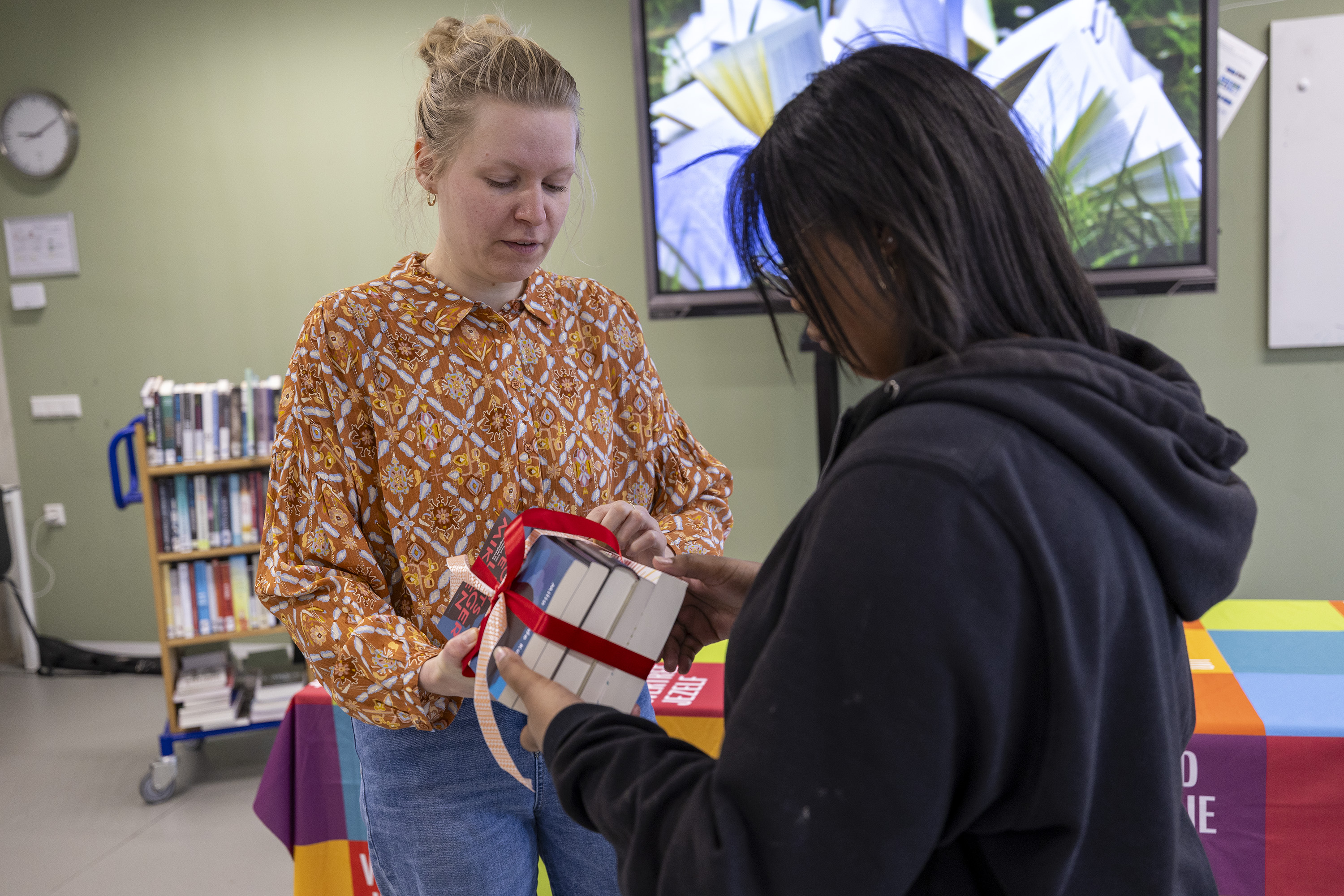 Bibliotheek Zuid-Kennemerland En Nova College Verlengen Samenwerking